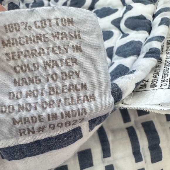 Annie Selke Reversible Quilt Full/Queen - Picture 6 of 7